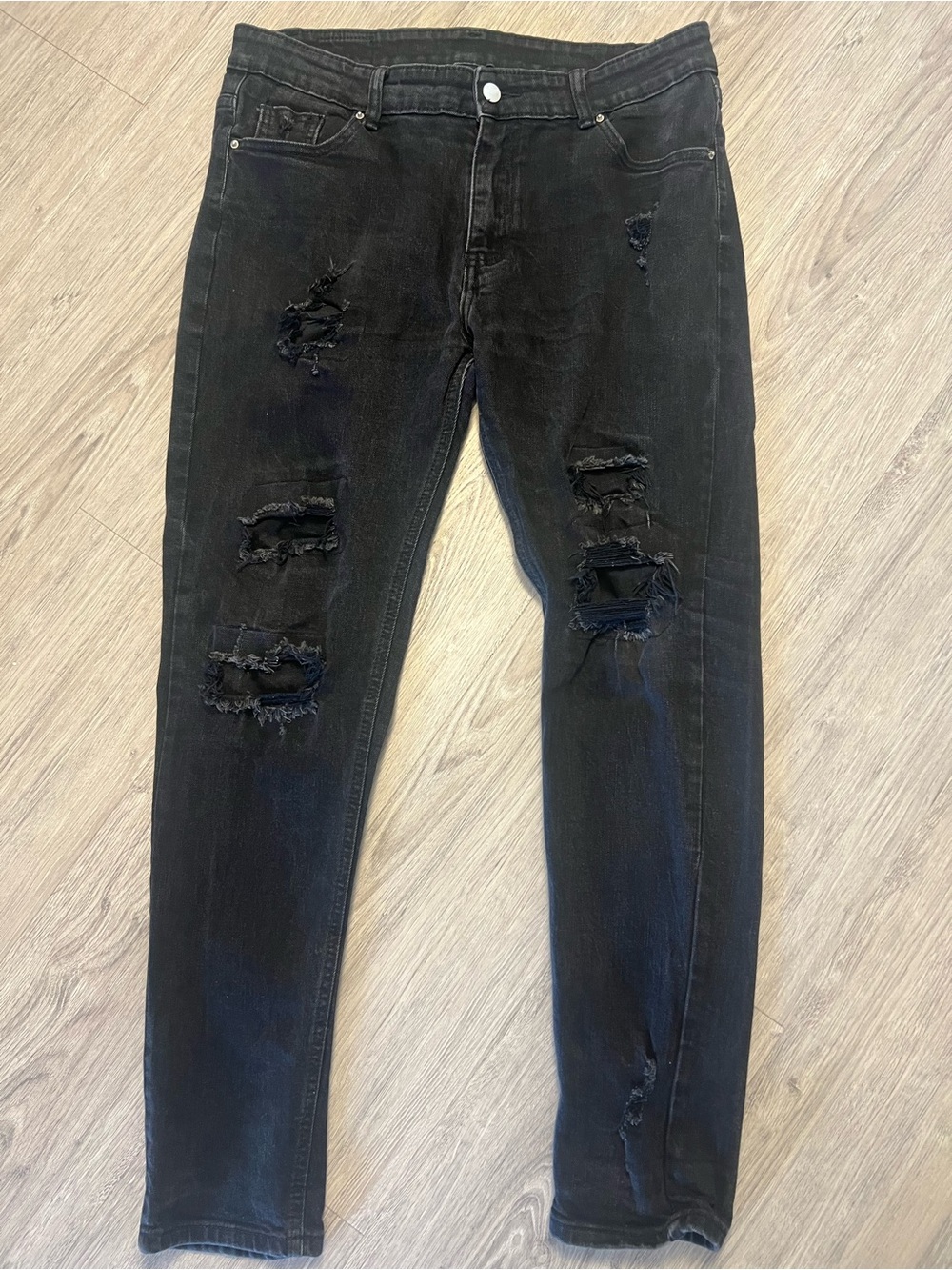 Men's Black Distressed Slim Jeans